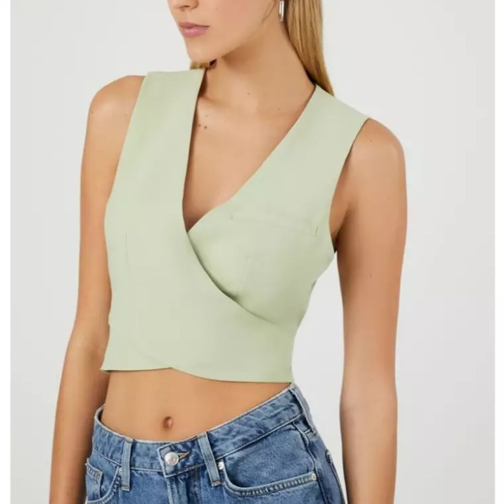 New without tags forever 21 light green size medium crossover cropped vest top
